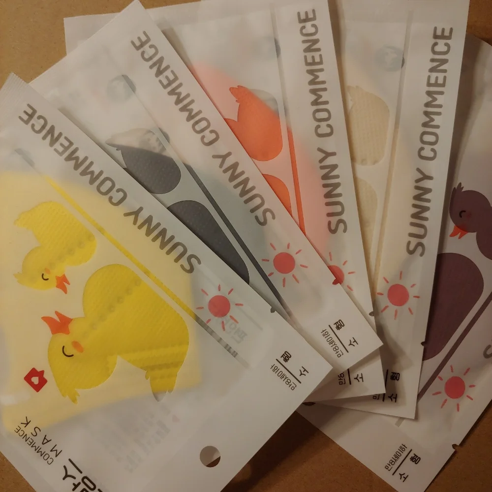 Set of 5 disposable face masks for kids. Colors vary.